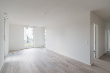 Wohnbereich mit Balkonzugang - Wohnung - Udligenswil