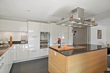 Moderne Küche - Haus - Hofstetten SO